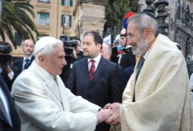 Papa Benedict al XVI-lea în vizită la sinagoga din Roma