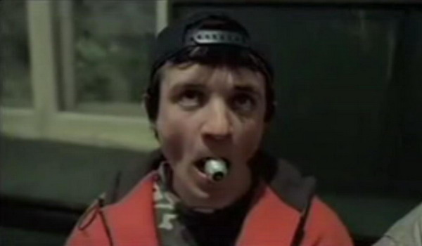 Poporul cu un bec în gură