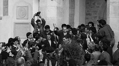 Astă noapte România a redevenit monarhie